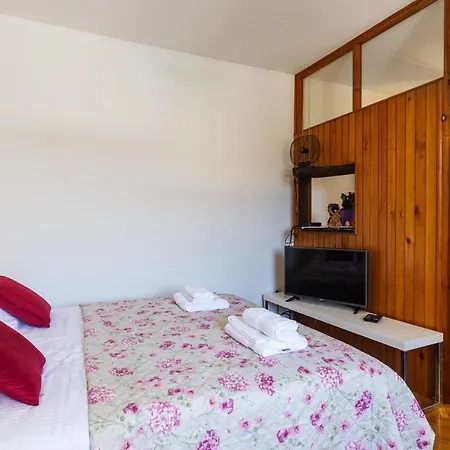 Tomy Apartment *
